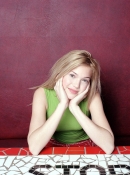 mandy_moore_2000_lucy_fitter_photoshoot_02.jpg