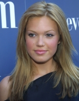 mandy-moore-2001-seventeen-summer-vip-party-14th-june_008.jpg