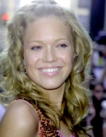 mandy-moore-2001-epic-records-fye-store-19th-june_004.jpg